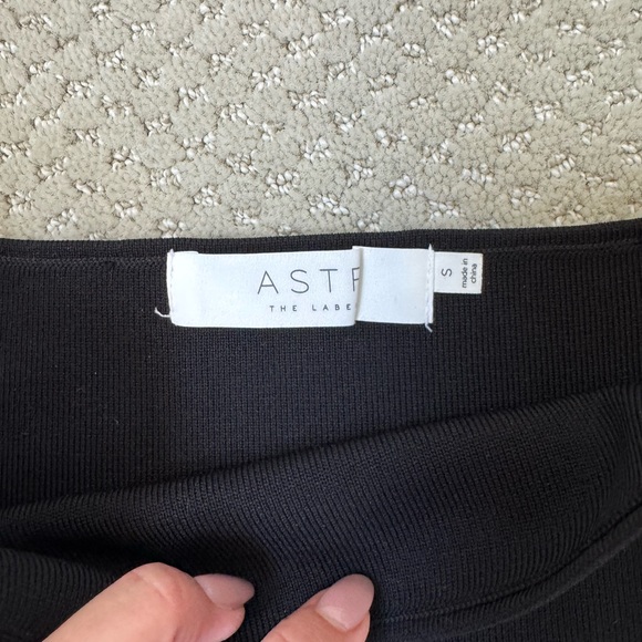 Astr the label Black bubble sleeve Bodysuit - Picture 4 of 9